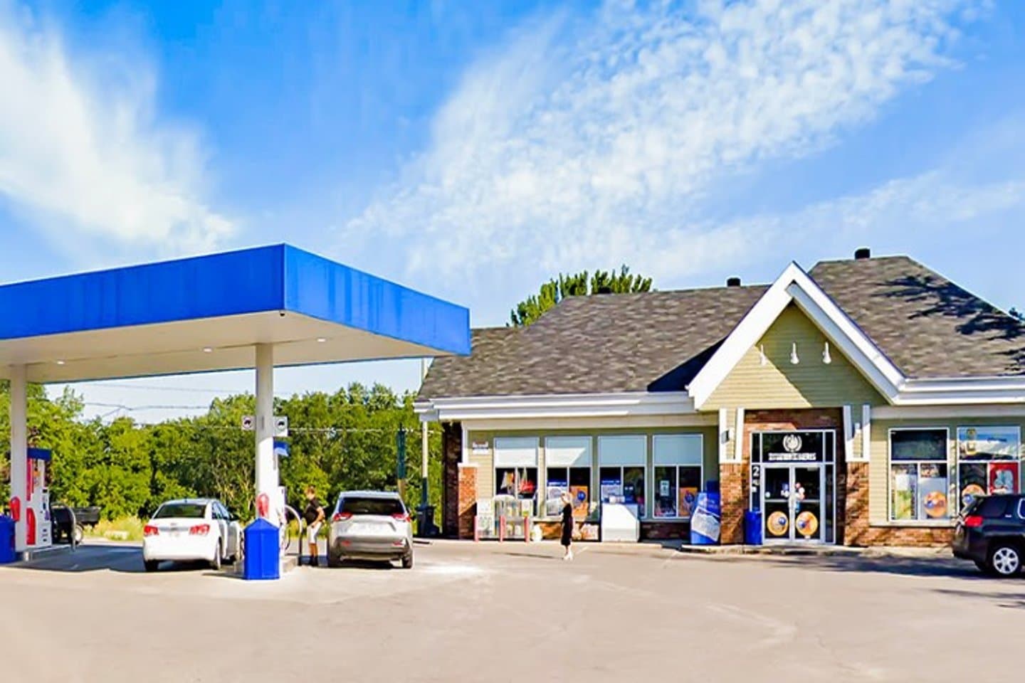 Gas station and convenience store fuel delivery operation