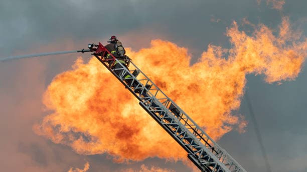 Over 150 Firefighters Tackle Enormous Blaze at Arizona Propane Business