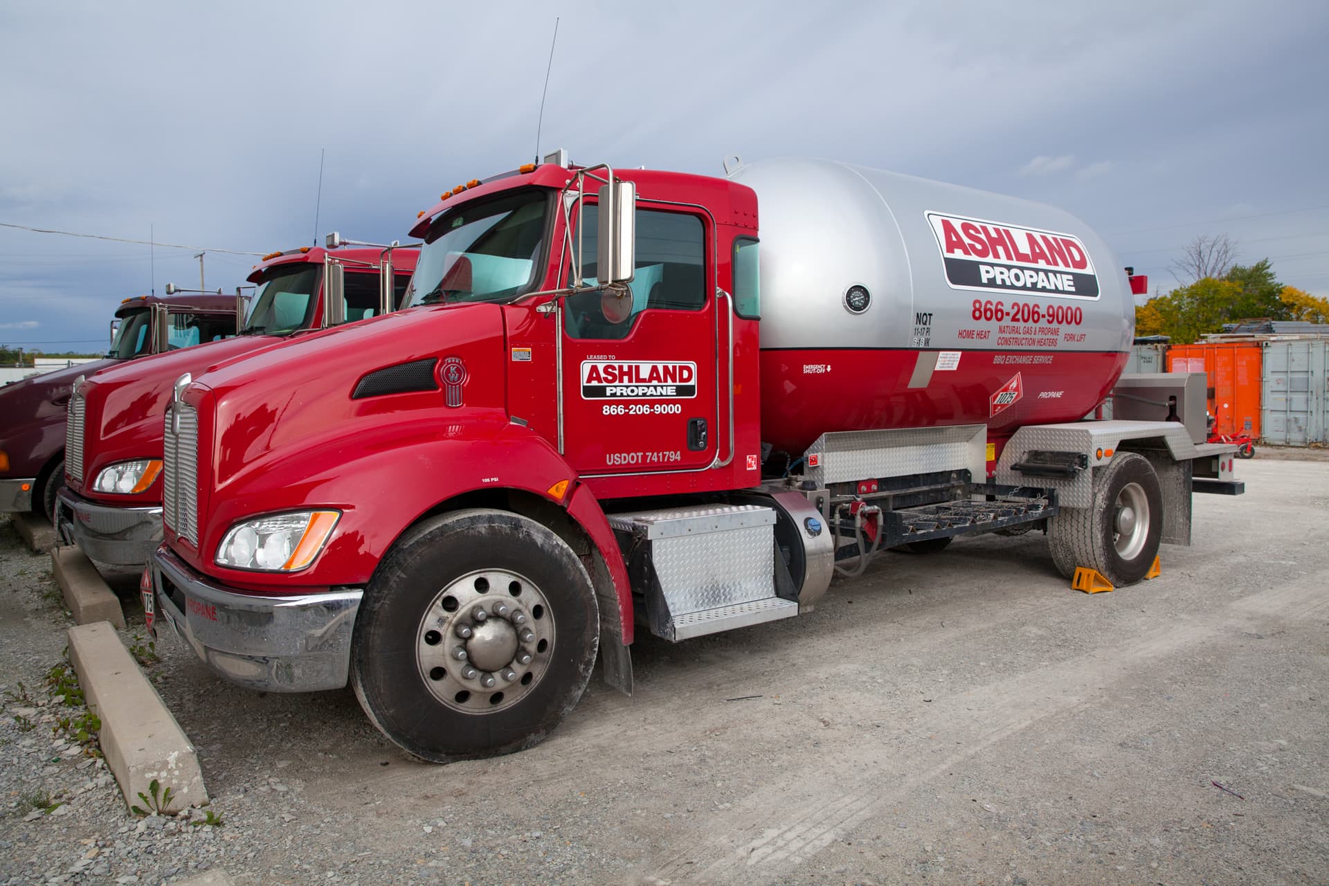 A propane bobtail with Roeda fleet decals and tank lettering